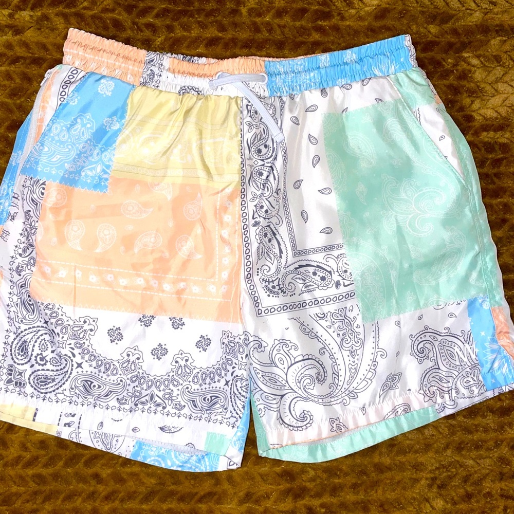 Maison article (shoe palace) paisley board short